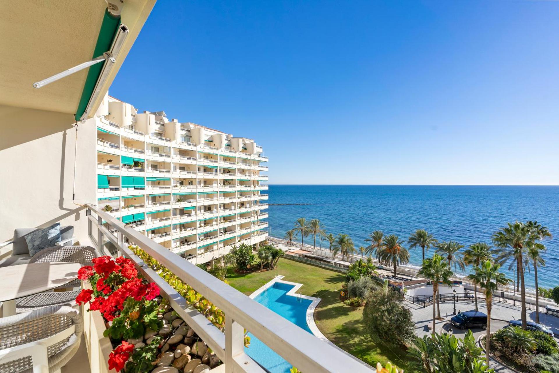 Beach Front Apartment With Pool Marbella Exterior photo