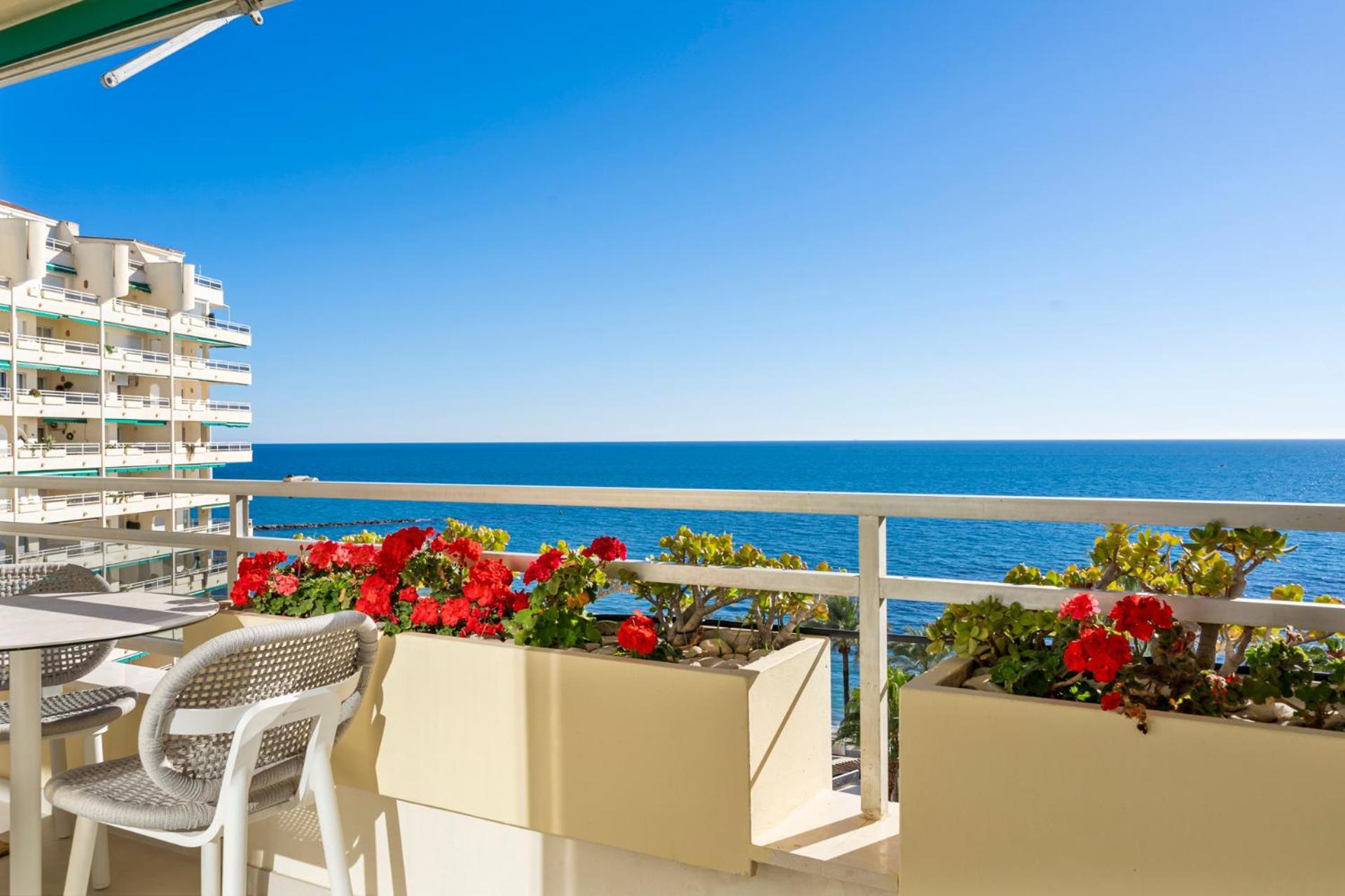 Beach Front Apartment With Pool Marbella Exterior photo