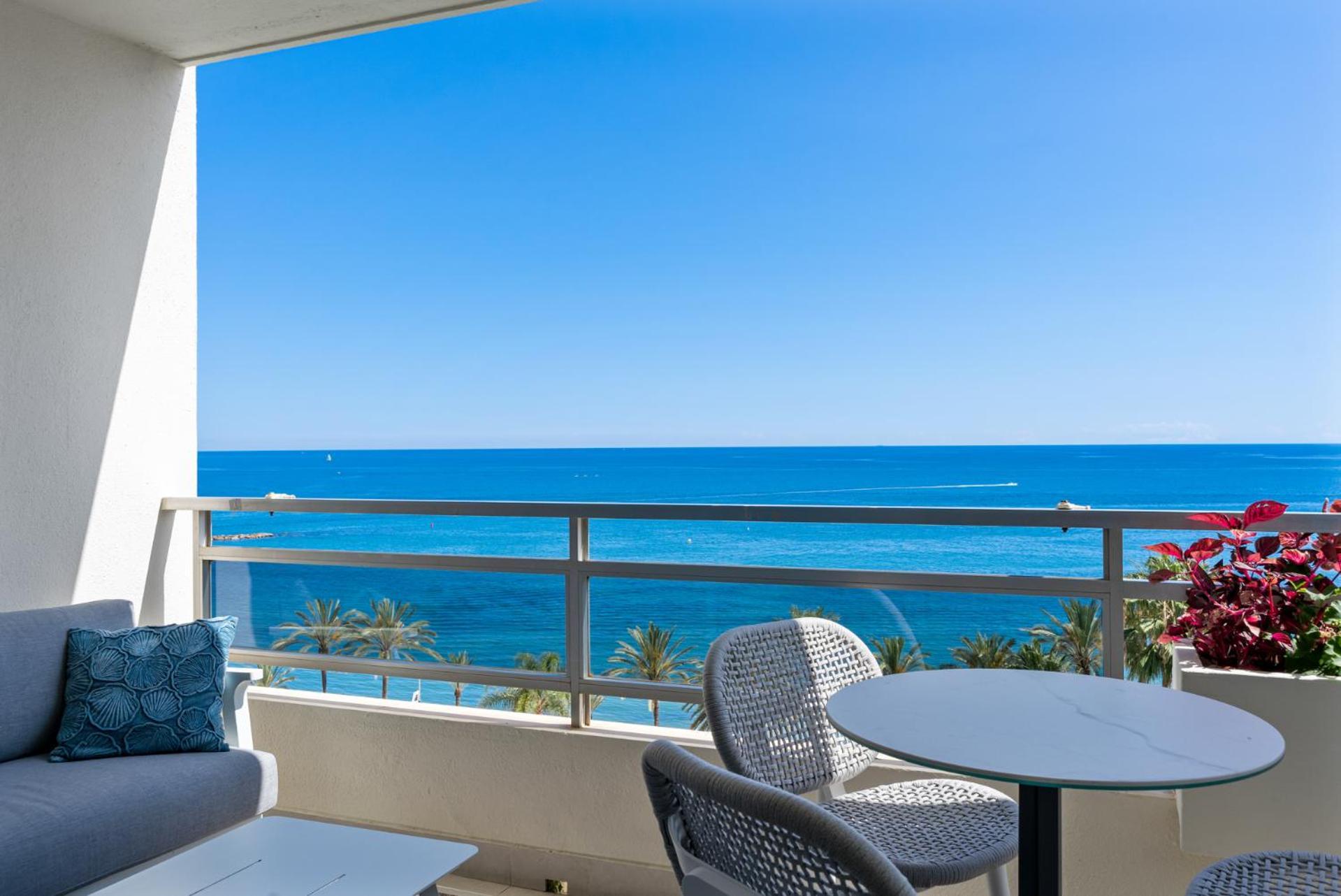 Beach Front Apartment With Pool Marbella Exterior photo