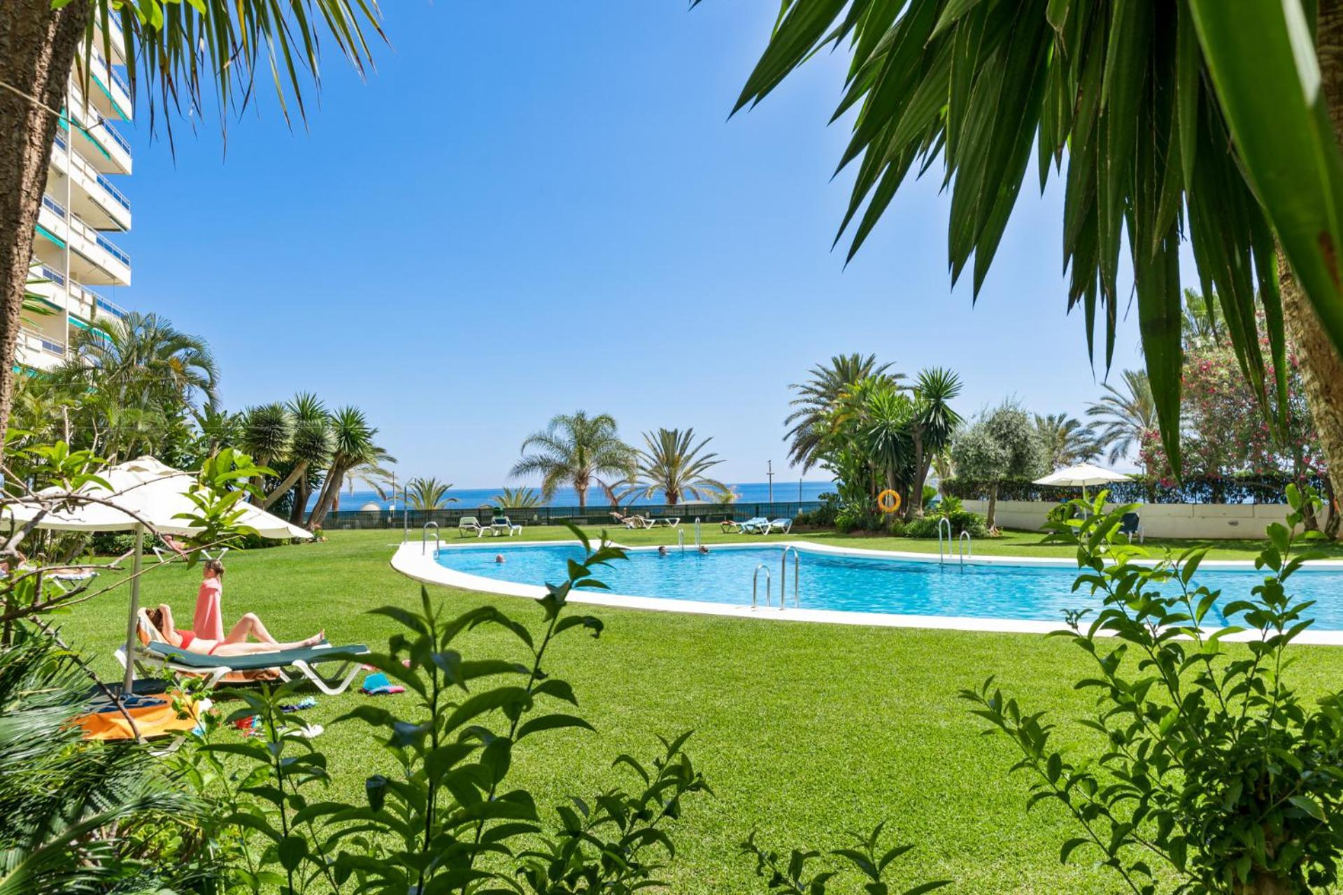Beach Front Apartment With Pool Marbella Exterior photo